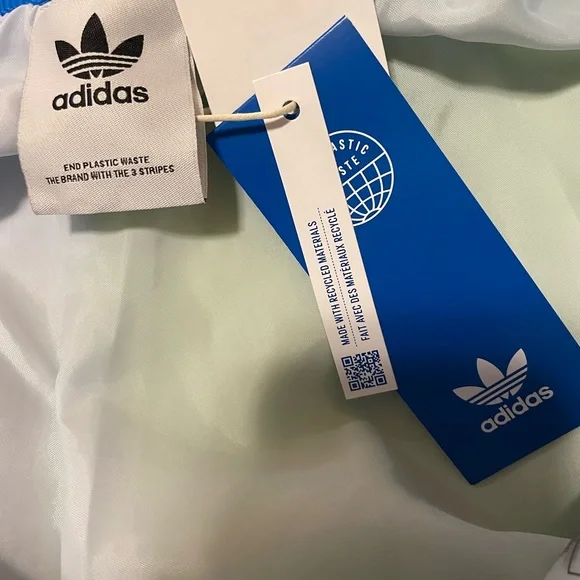 Brand new Adidas originals blocked woven shorts - Picture 4 of 5